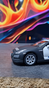 Diecast Miniatur Mainan Mobil Polisi Mobil Sport Performa Tinggi R35 2009 Buka Pintu Besi Metal