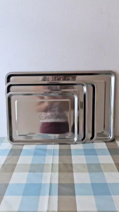 ถาดอาหาร ถาดสแตนเลส ถาดเสริฟ ถาดเหลี่ยม (สูง2ซม.)(หนา มีขอบจับ) ขนาด S40*30*2/M45*35*2/L50*35*2/XL60*40*2ซม.(ตราTK)