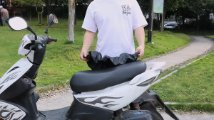 ผ้าคลุมเบาะรถยนต์ไฟฟ้า ที่หุ้มเบาะรถมอเตอร์ไซค์ กันน้ำ เย็น ทนต่อการสึกหรอ ผ้าขัดเงาที่ด้านหลัง หนังเทียม PU