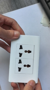 Ổ cắm điện đôi 3 chấu ngang ổ cắm điện chữ nhật 6 lỗ 16A kích thước 118mm