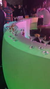 Thanh Led chiếu sáng có thể di chuyển hình tròn decor bàn bar bàn ghế ngoài trời