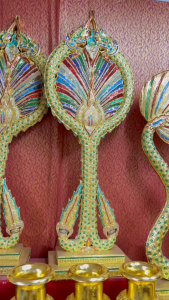 พญานาคไม้แกะสลัก พญานาคแต่งต้นกฐิน ขนาดใหญ่ (ราคาต่ออัน) ทำจากไม้จามจุรี ปิดทองเปลว แต่งกระจกหลากสี งานฝีมือ แพคจัดส่งอย่างดี มีประกันการจัดส่ง