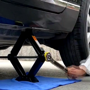 1.0 1.5 2.0 Ton Jack Car With Labor-Saving Wrench Crank Car Tire Changing Wheel Nut/Bolt Jack Hydraulic for All Cars