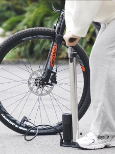 สูบลมจักยาน สูบจักรยาน ประทานบริการเป็นเงิน เหมาะสำหรับรถยนต์ไฟฟ้า จักรยานยนต์ บาสเก็ตบอลและอุปกรณ์เป่าลมอื่นๆ