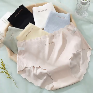 DS กางเกงในผู้หญิง กางเกงในไร้ขอบผู้หญิง กางเกงในไร้ขอบ เนื้อผ้าบางเบาใส่สบาย ผ้าเเนบเนื้อใส่เหมือนไม่ได้ใส่ ระบายอากาศดีไม่อับชื้น Ladies Panties