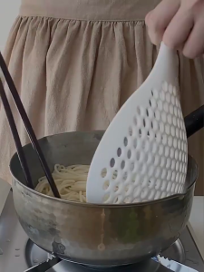 ALAT SARINGAN MIE/SPAGETI / TIRISAN DAPUR TAHAN PANAS / Spatula Saringan Makanan
