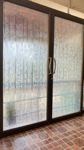 ฟิล์มติดกระจกบ้าน สุญญากาศ ลายไม่มีสีขนาด90x200เซน กันคนมอง ลอกออกไม่ทิ้งคราบ เพิ่มความเป็นส่วนตัว ติดง่าย ราคาประหยัด สติ๊กเกอร์ติดกระจก Window film PVC ฟิล์มติดกระจก PVC สติกเกอร์ติดกระจกบ้าน PVC ฟิล์มกรองแสง