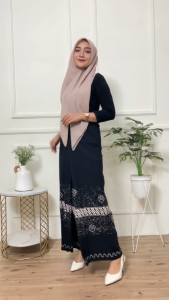 Sarung Batik Wanita Santri Kekinian: Desain Modern & Elegan
