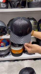 Mũ Snapback Da Đen TrơnFrom Chuẩn Lòng Sâu.