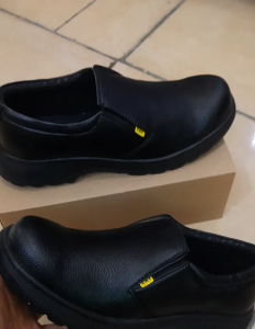 Sepatu Safety Kulit Sentetis Pria: Sepatu Kerja Lapangan Proyek & Ujung Besi Harga Terjangkau