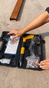 【Free 50 Nails】Mini Nail gun Manual Steel Nails Gun For Concrete Rivet Tool Steel Rivet Gun Nail Punch Gun Wall Ceiling Artifact Manual Steel Nail Guns Tufting Rivet Tool Concrete Wall