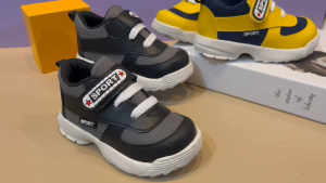 Sepatu Sneakers Anak Model Tali Velcro Sporty