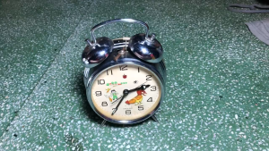 Đồng hồ báo thức Gà trống mổ thóc chuông ngoài chạy tốt MS1