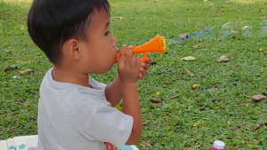 Mainan Tiupan Bubble Campur: Mainan Edukatif Anak yang Mudah Dibawa