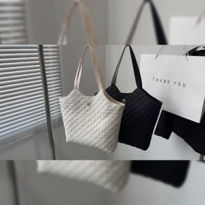 TKgirl สต็อกแน่น พร้อมส่ง กระเป๋าทรงHobo สำหรับผู้หญิง ทรงสวย ใบใหญ่ ใส่ของได้เยอะ วัสดุคุณภาพดี ดีเทลหรูหรา ในราคาจับต้องได้