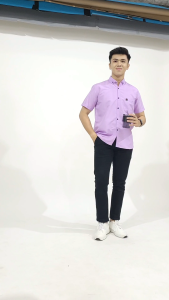 Kemeja Polos Lengan Pendek Ungu Lilac: Pilihan Nyaman & Elegan