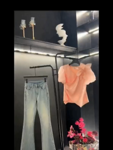 เสื้อเสื้อเชิ๊ตลายดอกไม้สามมิติคอวีฝรั่งเศสแขนพอง2024สำหรับผู้หญิงเข้ารูปพอดีฤดูร้อน