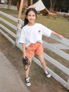 LOBER กางเกงขาสั้นเด็กผู้หญิง กางเกงยีนส์เนื้อนุ่มยืด กางเกงยีนส์ขาสั้นสาว กางเกงยีนส์ขอบดิบ กางเกงยีนส์เด็กผู้หญิง