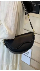 กระเป๋าผู้หญิง 2024 แฟชั่นใหม่ย้อนยุคอินเทอร์เน็ตคนดัง ins กระเป๋าผู้หญิงแฟชั่นสบาย ๆ กระเป๋าสะพายไหล่ กระเป๋าผู้หญิงกระเป๋ากลม