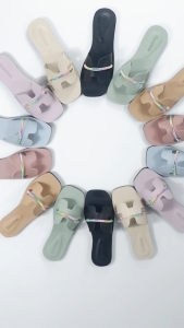 Sandal Flat Karet Wanita Thostee - Heva: Solusi Nyaman & Fleksibel