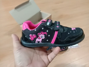 Sepatu Sekolah Anak Anak Perempuan Cewek karakter Kartun Cantik kudaponi Warna Hitam Perekat Rekat Velcro Kecil Tanggung Umur Usia PAUD TK SD SMP SMA Kelas 1 2 3 4 5 6 7 8 9 0 Tahun-UMMIBUSANA2710212343