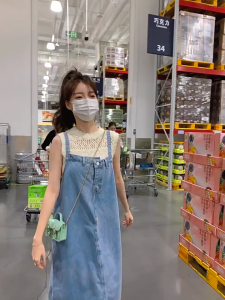 Pakaian Wanita Jeans: Tips Memilih & Mengenakan Dress Jeans Panjang & Overall Korean Style