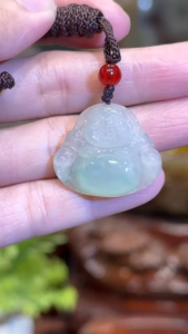 burma jadeite laughing buddha💯天然缅甸冰种翡翠 弥勒笑佛 特美圆圆肚子部分带绿  高high: 2.3cm  宽width: 2.6cm  厚度Thick: 0.5cm  重Weight: 6.5g