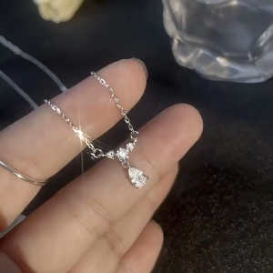 Kalung Wanita Titanium Anti Karat Dengan Liontin Kupu-Kupu Cinta Banyak Model Tidak Luntur Women Love Butterfly Chain Necklace