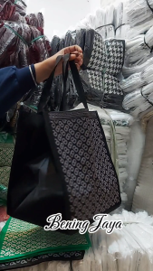 Tas Hajatan Spunbond Pita 22 Bee Hitam