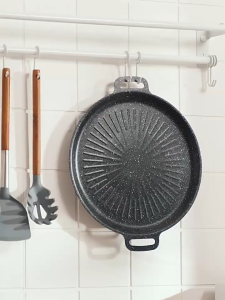 LO HOME กระทะปิ้งย่างขอบยก รุ่นแรก ผลิตจากวัสดุที่คงทนแข็งแรง ไม่ติดกระทะ สำหรับเตาแก๊ส เตาถ่านและเตาอื่นๆ พกพาสะดวก ขนาด 29cm (Raised edge grill pan grilled in butter.)