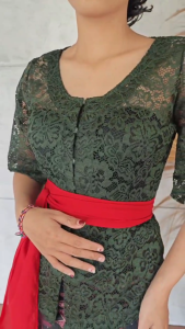 Setelan Kebaya Brokat Cord Cassie dan Bawahan Kamen Jadi Moscrepe Batik Songket Selendang Bali Modern