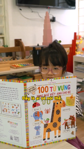 100 từ vựng song ngữ Việt Anh cho bé - Sách tương tác chuyển động kéo đẩy tìm kiếm - Đinh Tị Books