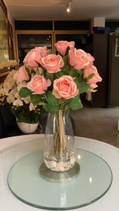 แจกันกุหลาบปลอม มีน้ำหล่อเทียม ดอกไม้ปลอมพร้อมแจกัน