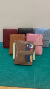 Forever Young Bifold Women Wallet LR027 Dompet Uang Lipat Wanita Bahan Kulit Sintetis Kilat Lilin