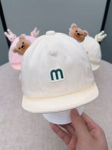 (พร้อมส่ง) หมวกเด็ก 3เดือน - 12เดือน รอบหัว:44-46 cm. หมวกเด็กแรกเกิด ติดฟอนต์อักษร m แต่งหูตุ๊กตาหมี 🐻 หมวกเบสบอล หมวกเด็กผู้ชาย หมวกเด็กผู้หญิง หมวกเด็กเล็ก หมวกแฟชั่นเด็ก หมวกเด็กกันแดด หมวกลายการ์ตูน หมวกแก๊ป (Cap) ผ้าฝ้าย ขนาดปรับได้ มีให้เลือก 3 สี