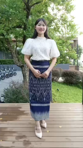 ผ้าถุงสำเร็จ ผ้าพิมพ์ลายไทย ผ้าคราม  (ป้ายมีตะขอแบบเย็บสำเร็จ)หน้าผ้า 56 นิ้ว พิมพ์ลายย้อมคราม เนื้อนุ่ม ลายสวย(ให้ตะขอ 2 ชุด) ปรับตามขนาดเอว พร้อมส่ง