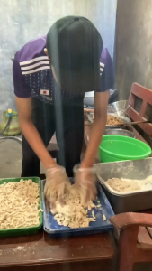 KERIPIK USUS AYAM CRISPY PEDAS DAUN JERUK