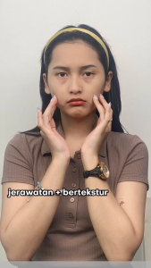 GLAD2GLOW BLUEBERRY 5% CERAMIDE MOISTURIZER 30 GR PELEMBAB WAJAH