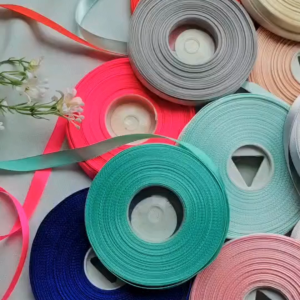 ริบบิ้นผ้าซาตินแบ่งขาย ราคาถูก หน้ากว้าง 10 มม.