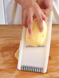 Parutan Sayur Serbaguna 4 in 1: Alat Parut Sayur Praktis