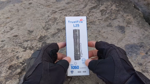 Trustfire L2S LED ไฟฉาย 1050 Lumen ลูเมนที่แข็งแกร่ง กันน้ำ การต่อต้าน ลิเธียม ไอออนแบตเตอรี่ชาร์จ 14500