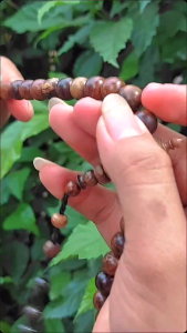 Tasbih Kayu Gaharu Galih Ukuran 10mm Isi 99 Butir dengan Muslim Motif dan Warna Hitam