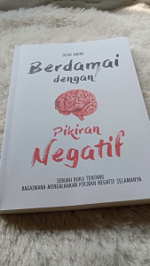 Buku Berdamai dengan Pikiran Negatif : Sebuah buku tentang bagaimana mengalahkan pikiran negatif