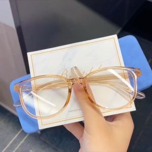 Womens Ultra-light Presbyopic Glasses 100-400 Graded Glasses for Farsighted Clear Lenses Anti-blue Light High-definition TR90