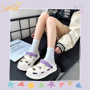 QLshop ส่งเร็ว ทันใช้ รองเท้าแตะหัวโต มีสายรัดส้น งานสีทูโทน 5 สี ทรงสวยใส่สบาย ระบายอากาศเยี่ยมไม่อับเท้า มาพร้อมตัวติดลายการ์ตูนสุดคิ้วท์  ใส่ได้ทุกโอกาสแมทช์ได้กับทุกชุด น่ารักขนาดนี้ไม่มีได้ไง