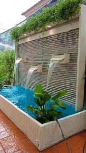 ม่านน้ำตกหินกาบสิงห์โตน้ำตกหน้าบ้านน้ำตกฮวงจุ้ยน้ำพุ เสริมฮวงจุ้ย เงินไหลกองทองไหลมาแถมฟรีไฟสปอร์ตไลฟ์2ดวงโอ่งน้ำล้น2ใบตกแต่งต้นไม้ให้ครบจบในที่เดียว