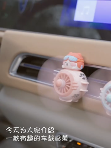 Car Air Fresheners Cute Pilot Cat Car Diffuser Rotating Propeller Cartoon Automotive Air Fresheners for Cars