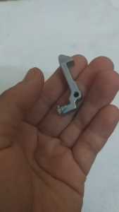 Móc chốt cửa máy giặt toshiba cửa ngang chính hãng