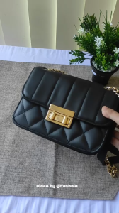 Arabella Sling Bag: Tas Selempang Wanita Elegan dengan Tali Rantai