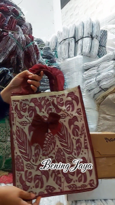Tas Pita Kibir 22 Daun Maroon: Tas Pita Desain Keren